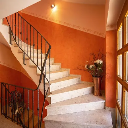 Frey Apartment *