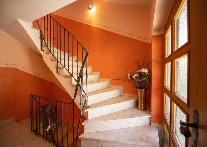 Frey Apartment *